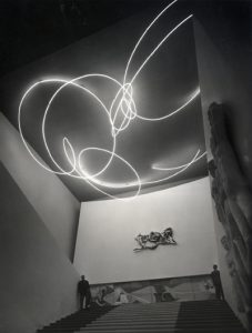 Lucio Fontana Struttura al neon per la IX